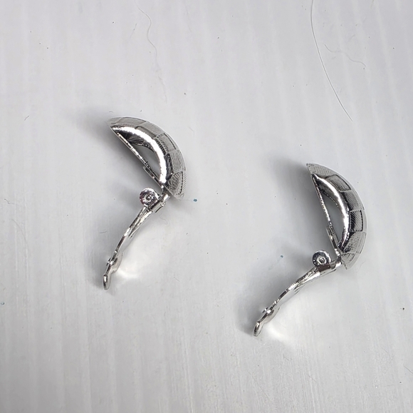 geometrical Silver toned puffy Chunky clip on Earrings - Picture 4 of 6